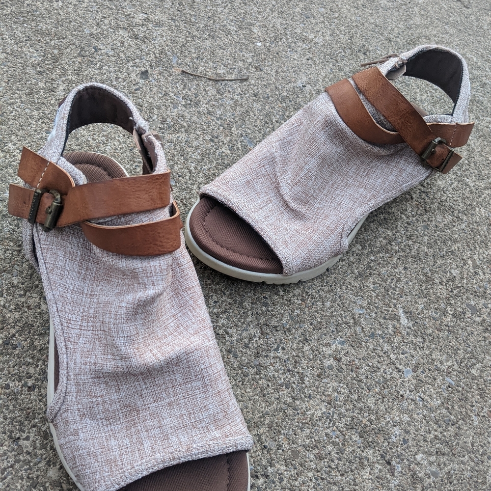 Women's Blowfish Tan Open Toe Shoes Sandal 6.5M